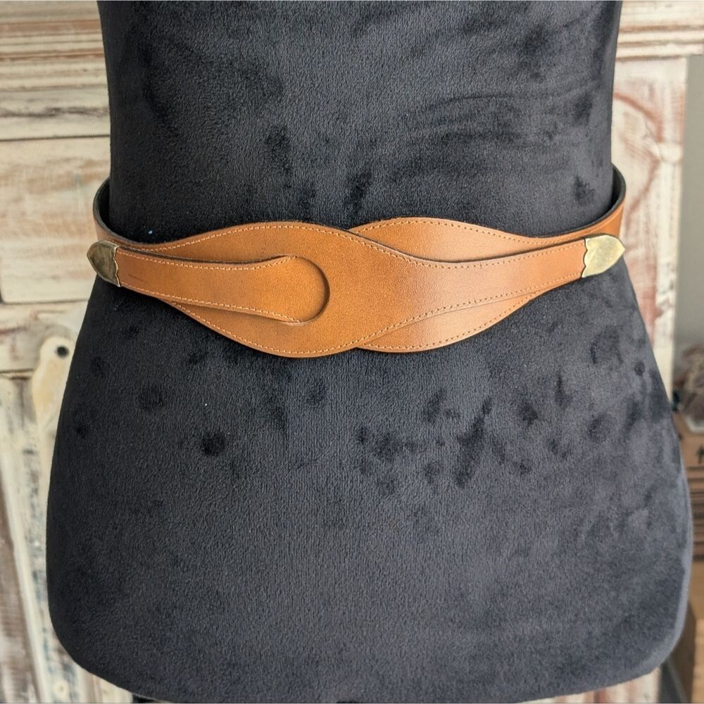 Leather Waist Belt With Gold Tone Cap Accents, Tan Sz.M/L 29"-31"